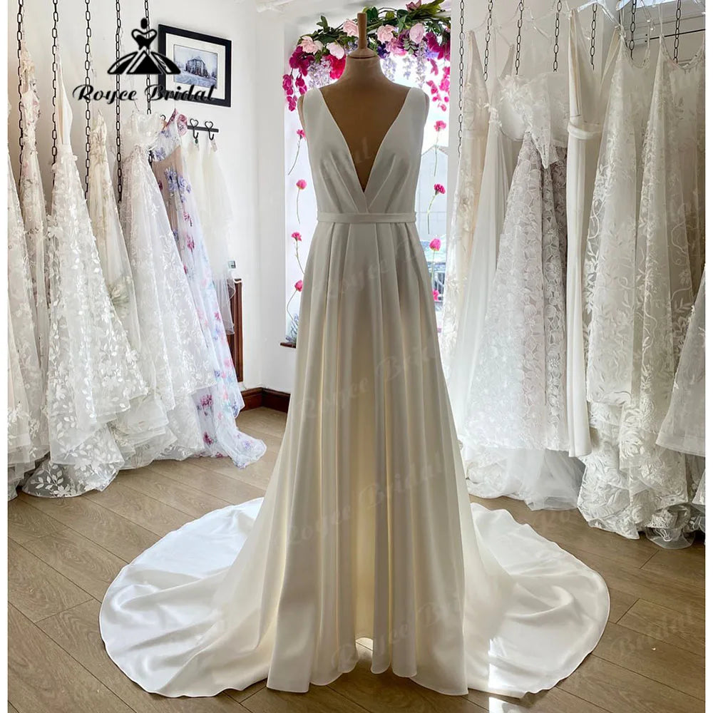 Timeless Classics Plunging Soft Satin Pleats Deep V Neck Boho Sleeveless Wedding Dress for Women 2024 Bridal Gown abito da sposa Roycebridal